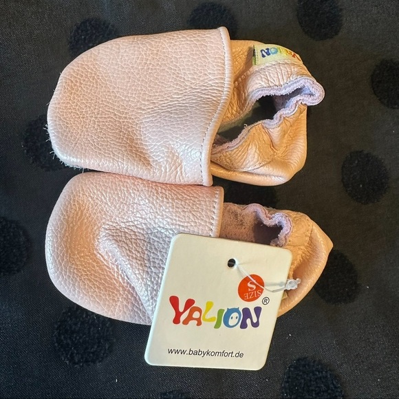 Yalion Pale Pink Leather Baby Shoes 0-6 Months NEW - Picture 2 of 4